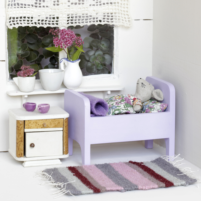 Featured image for “Zojka Mouse sleeps in a lilac crib”