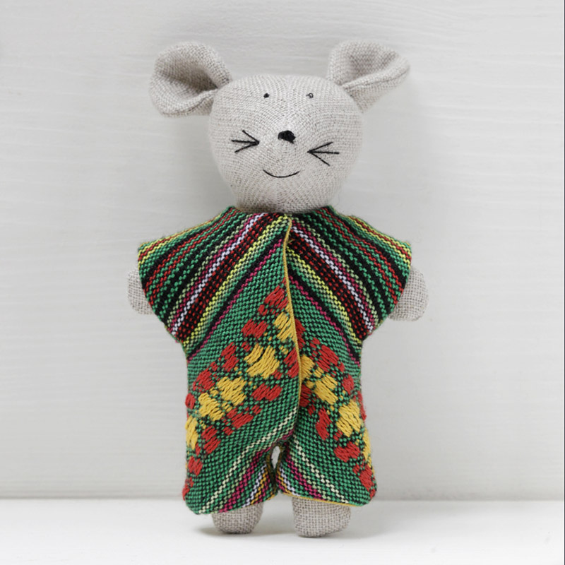 Featured image for “Jurek mouse in ethnic clothing”