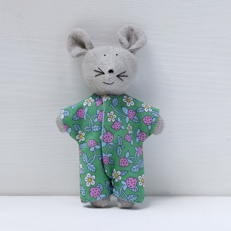 Featured image for “Linen mouse Poziomka”
