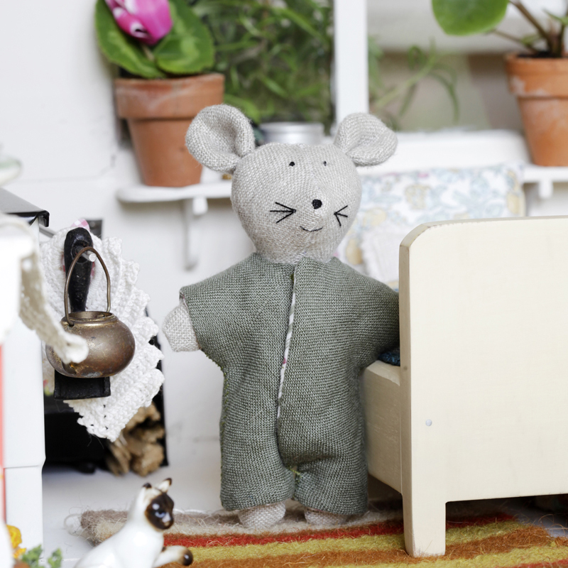 Featured image for “Felek mouse in linen pajamas”